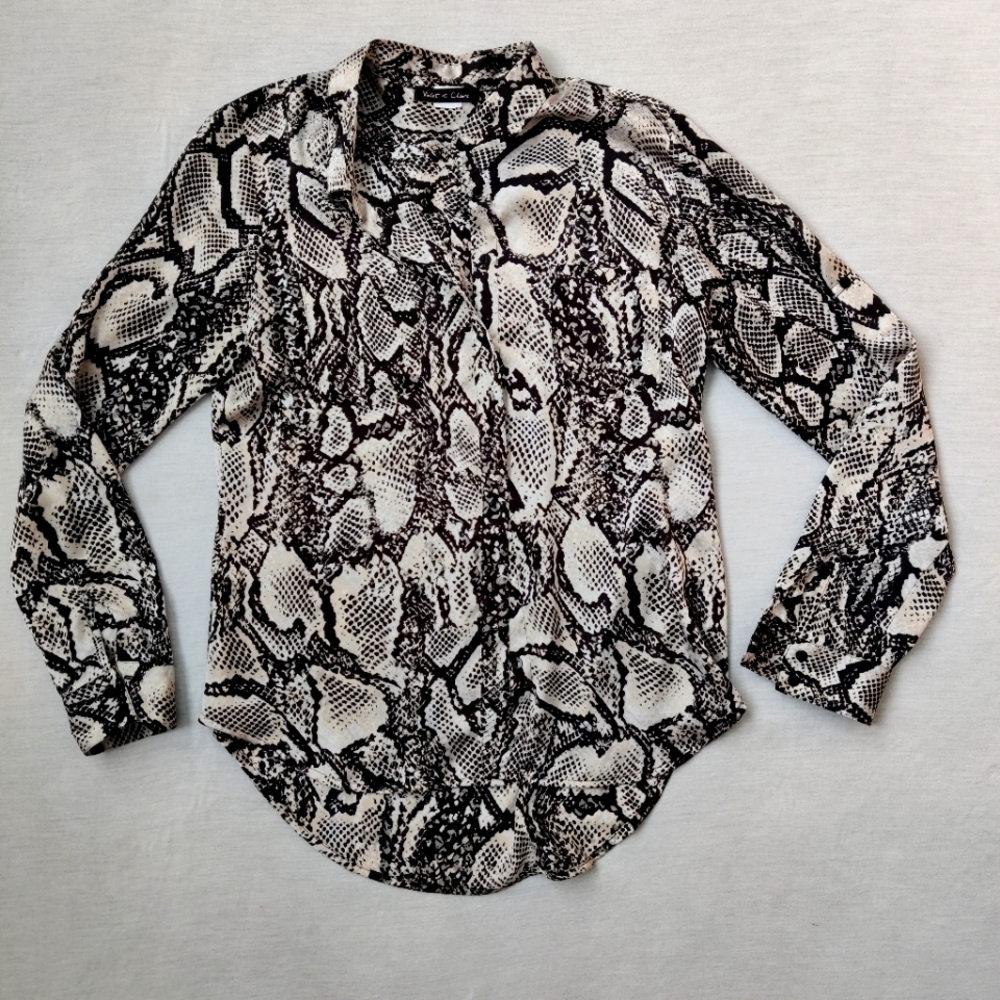 VIOLET & Claire Women's Button Down Shirt Size Medium Snakeskin Blouse